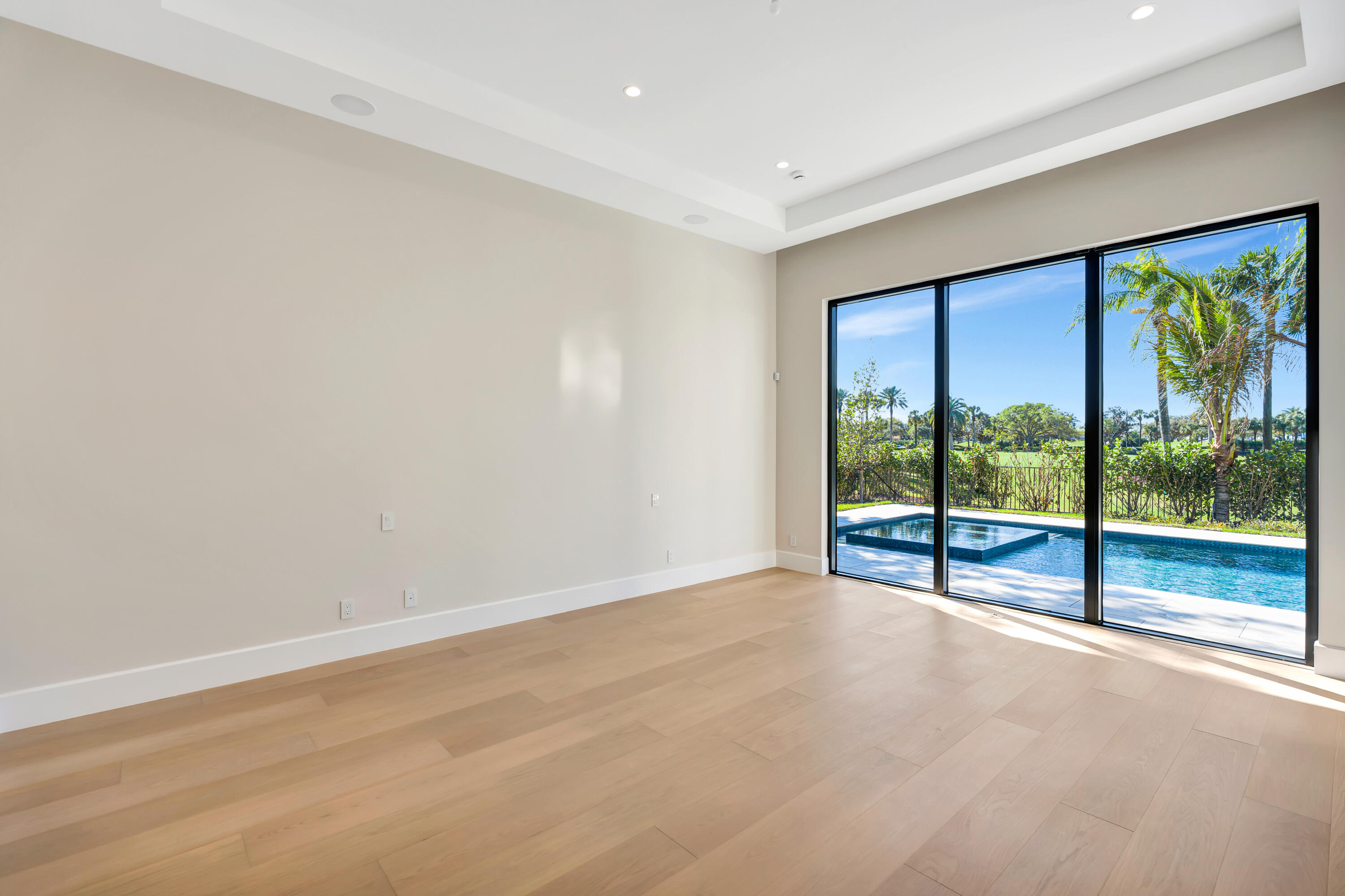 112 Regatta Dr