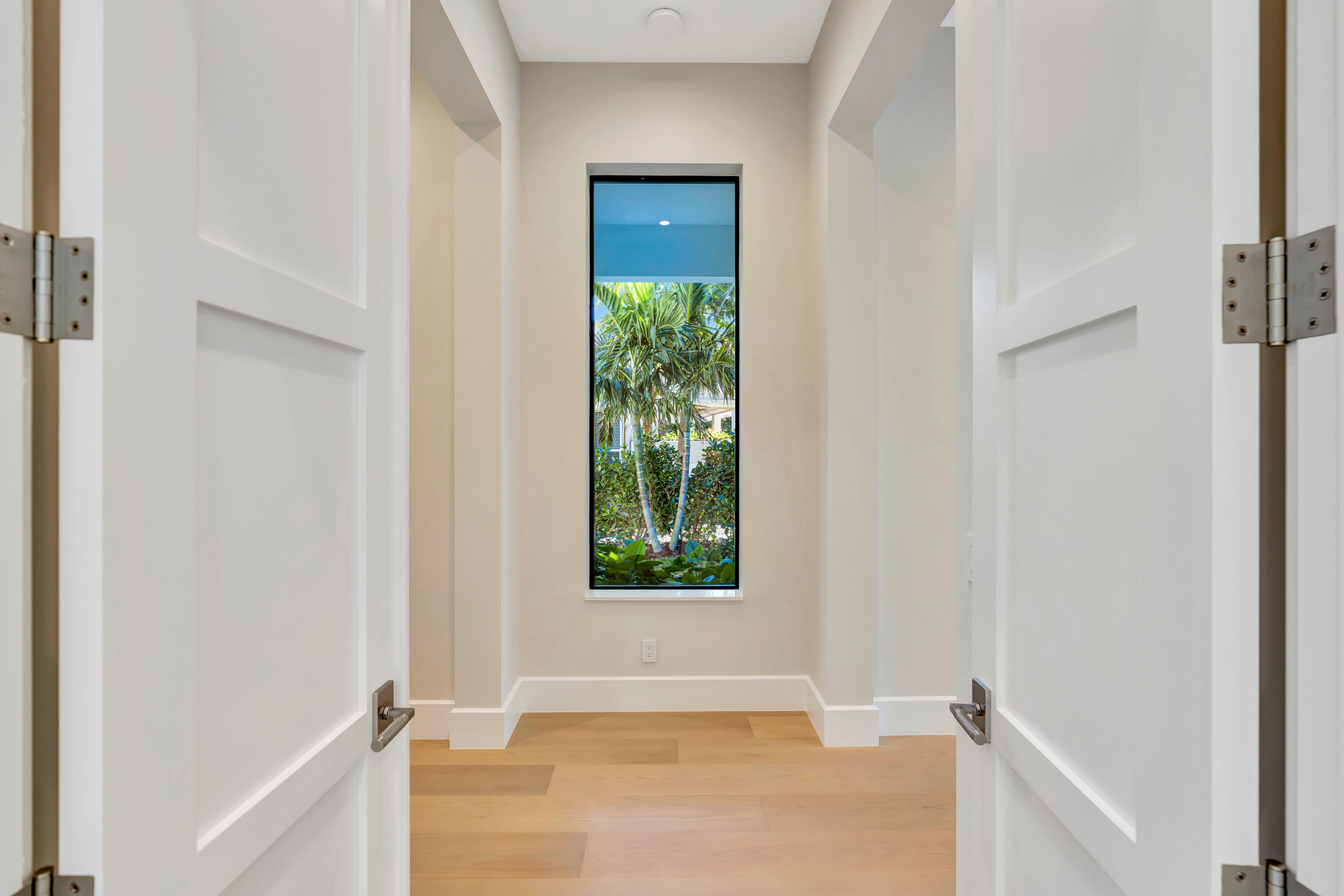 112 Regatta Dr
