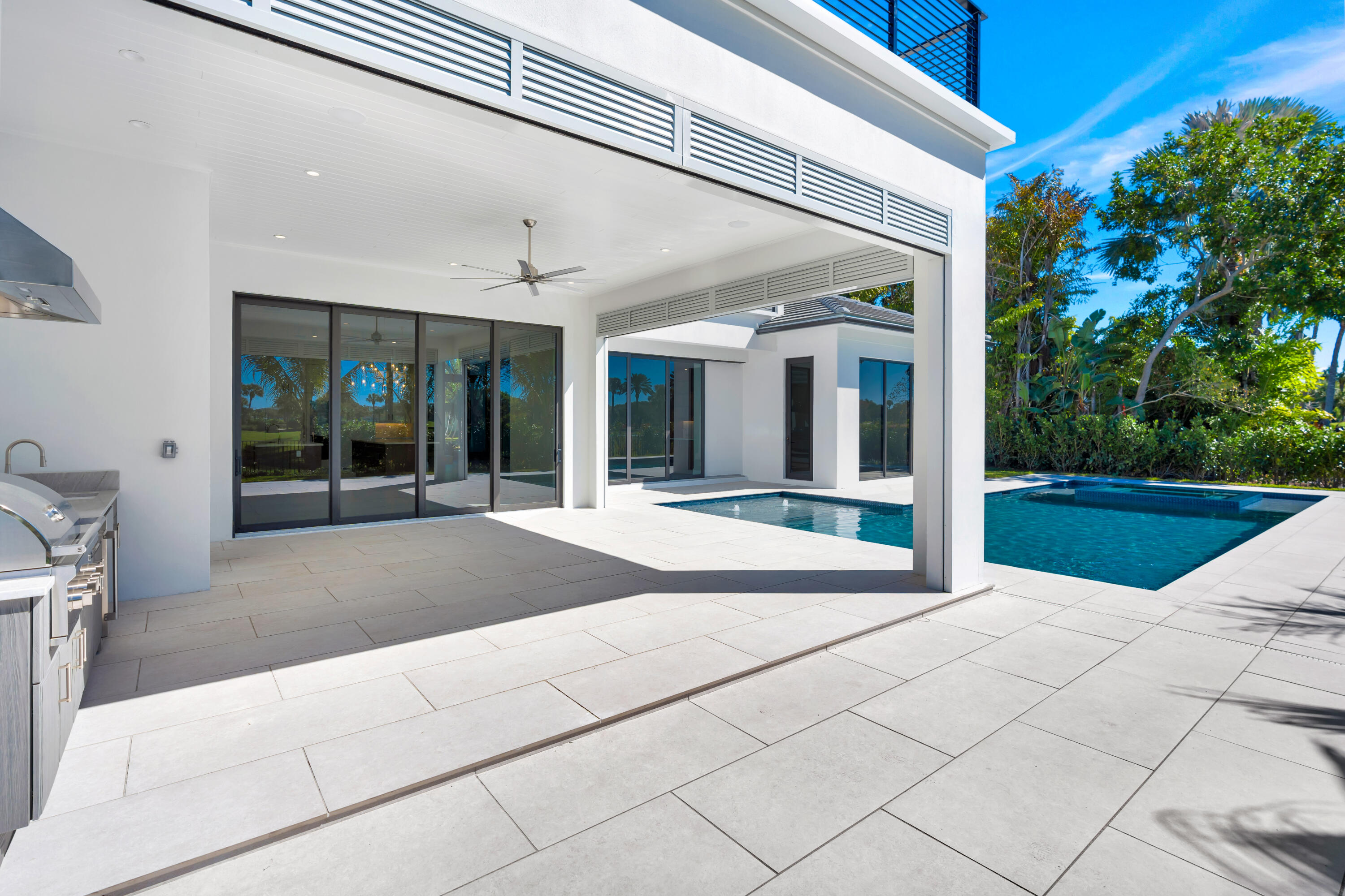 112 Regatta Dr