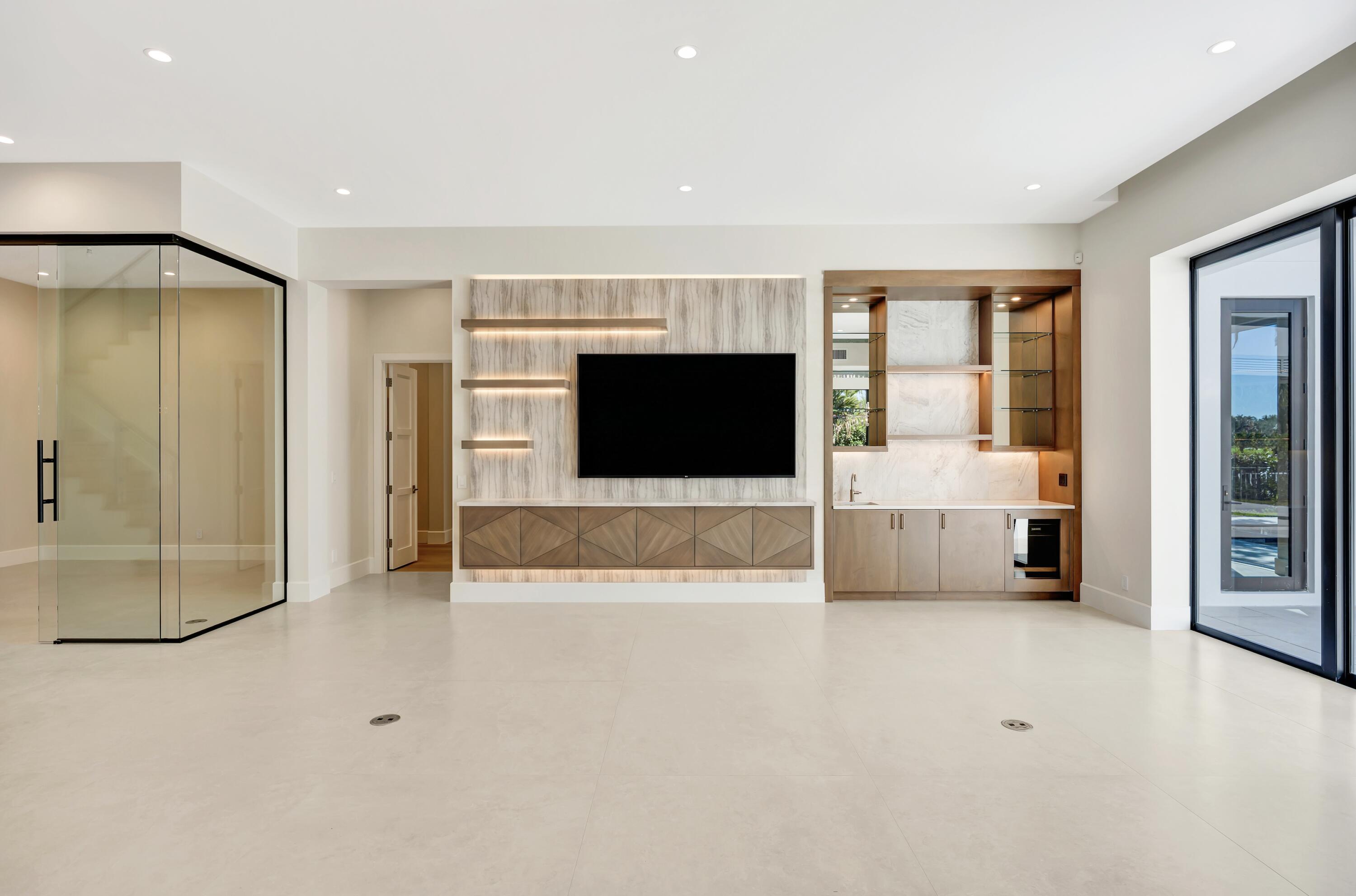 112 Regatta Dr