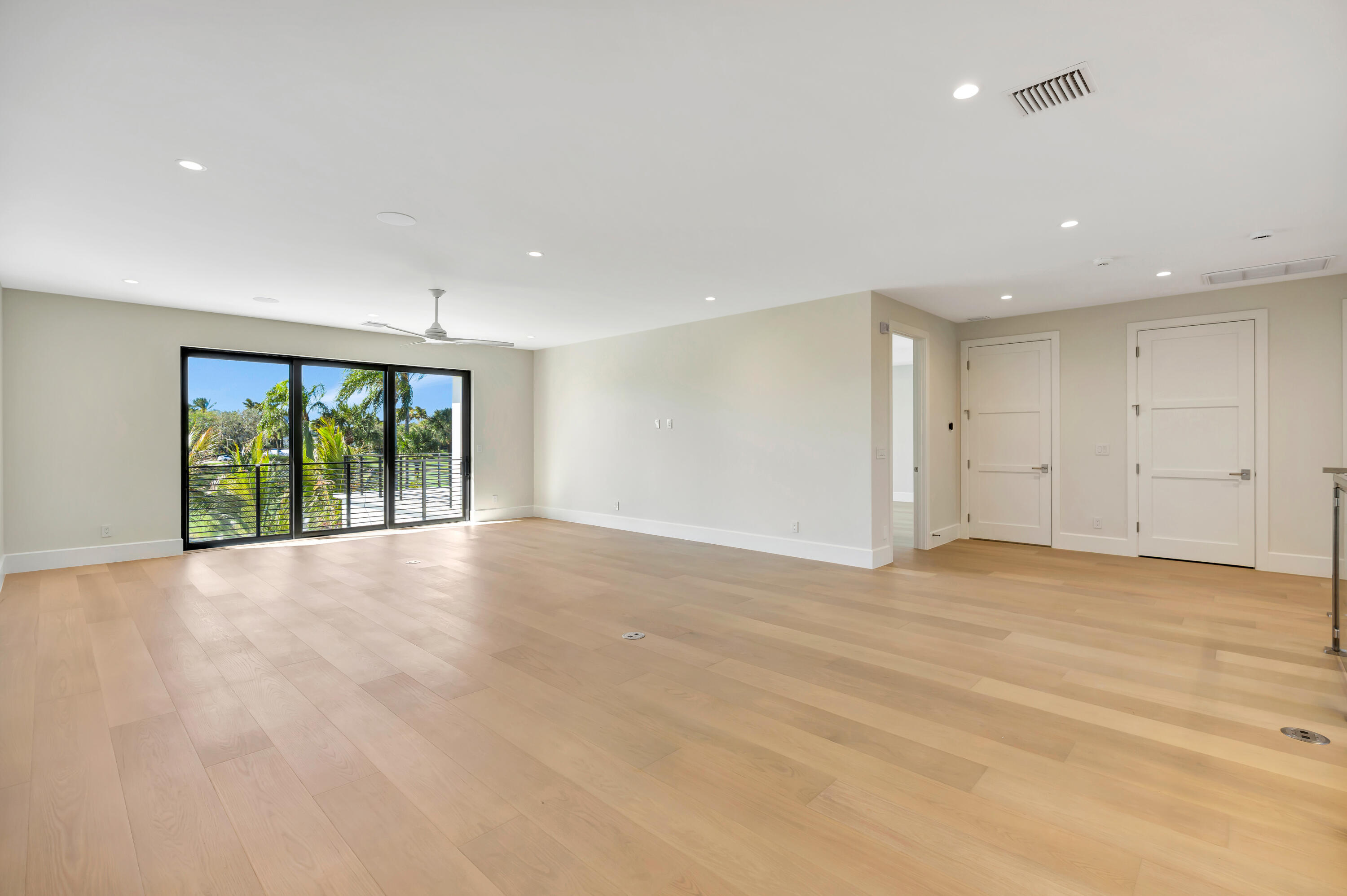 112 Regatta Dr