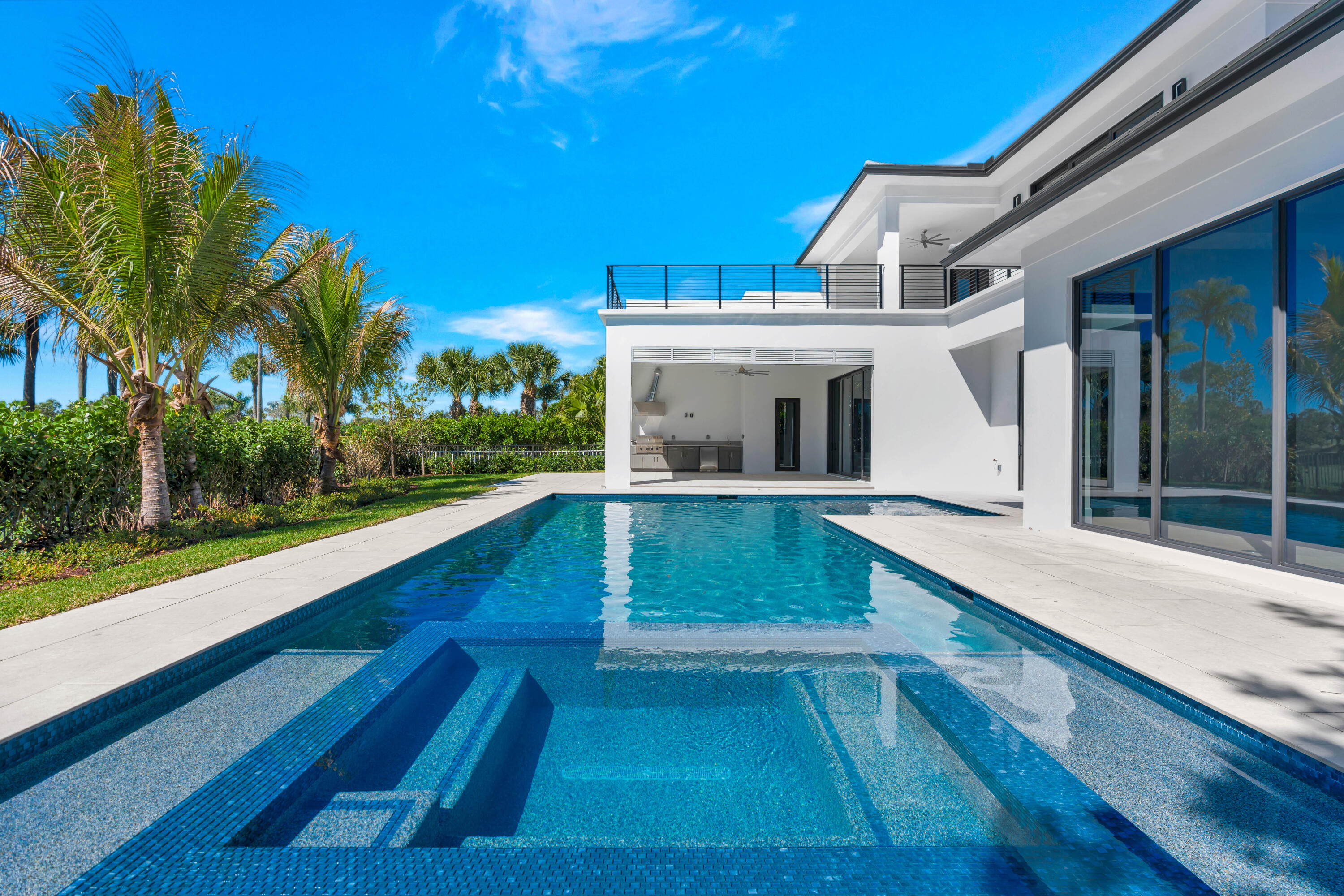 112 Regatta Dr
