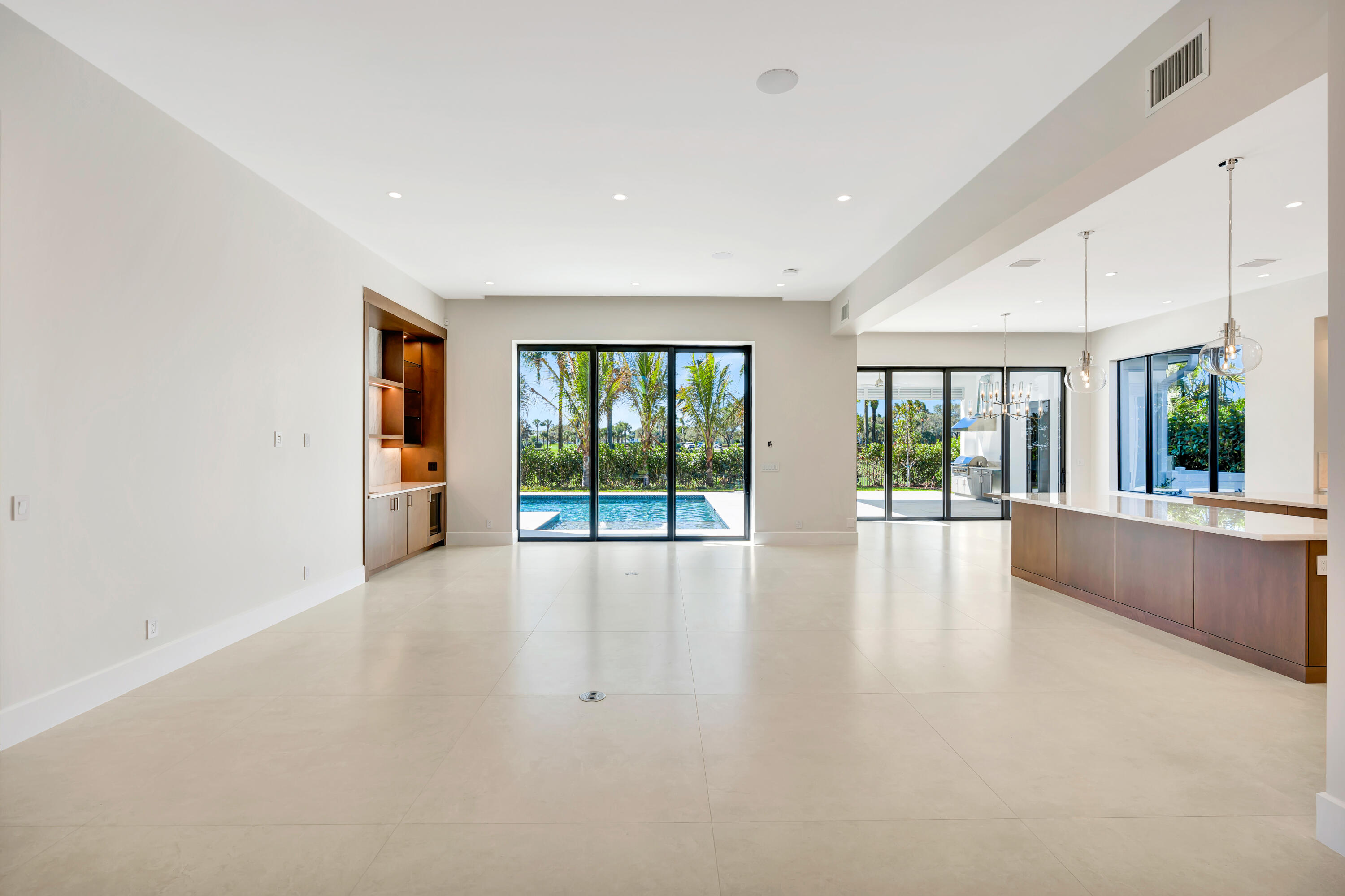 112 Regatta Dr