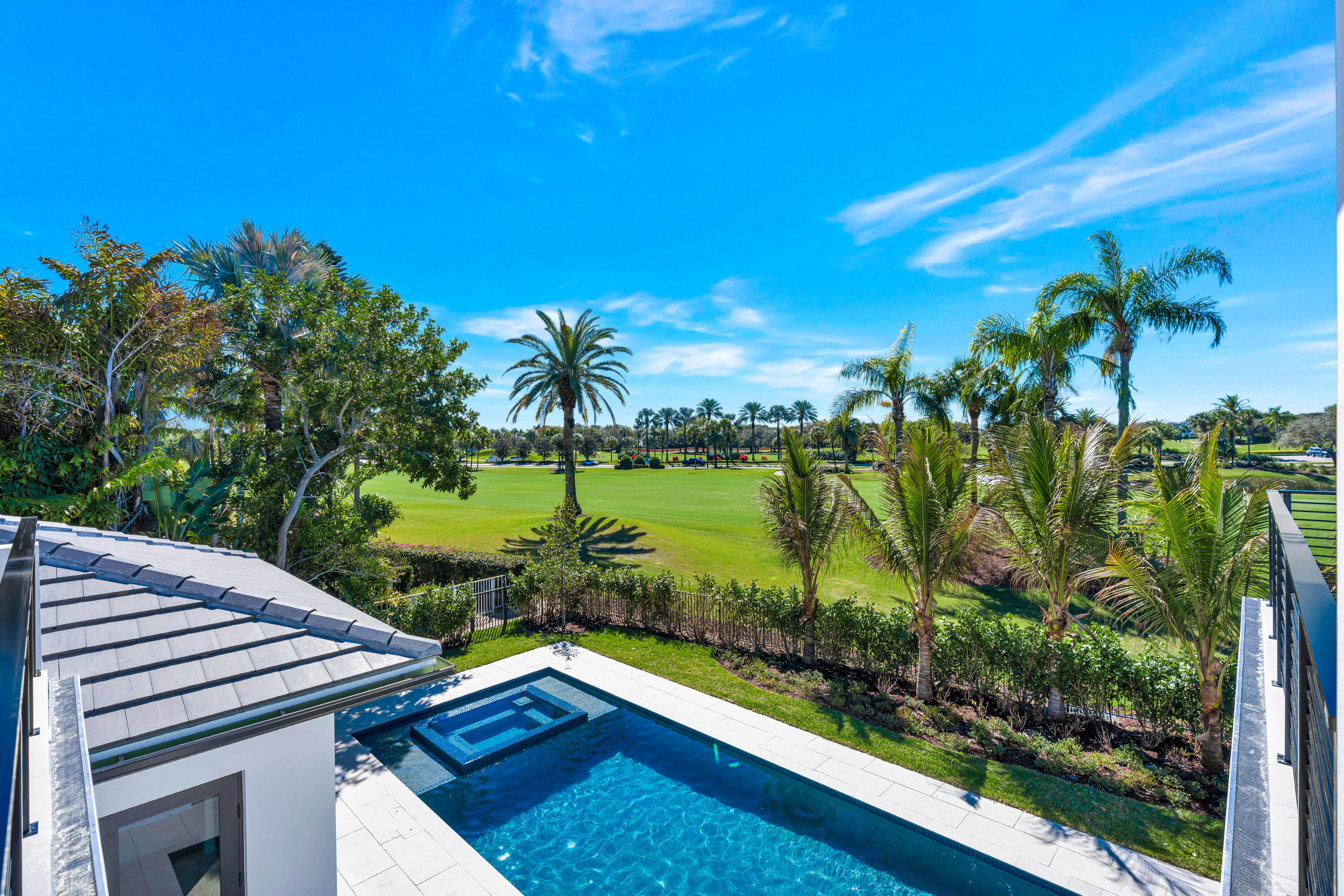 112 Regatta Dr