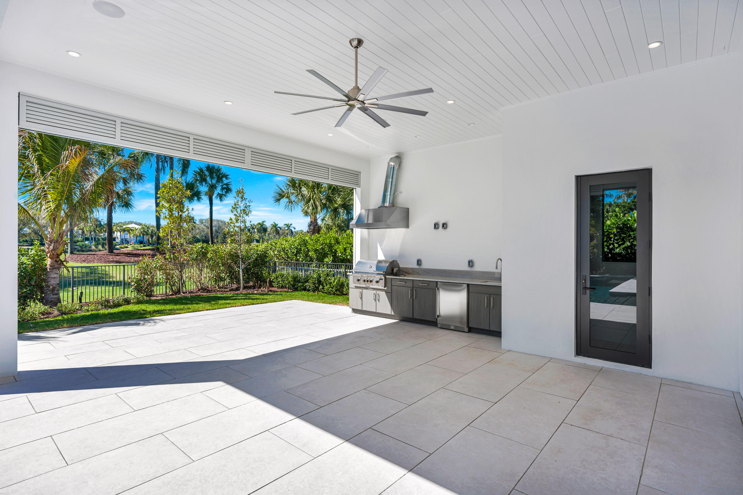 112 Regatta Dr