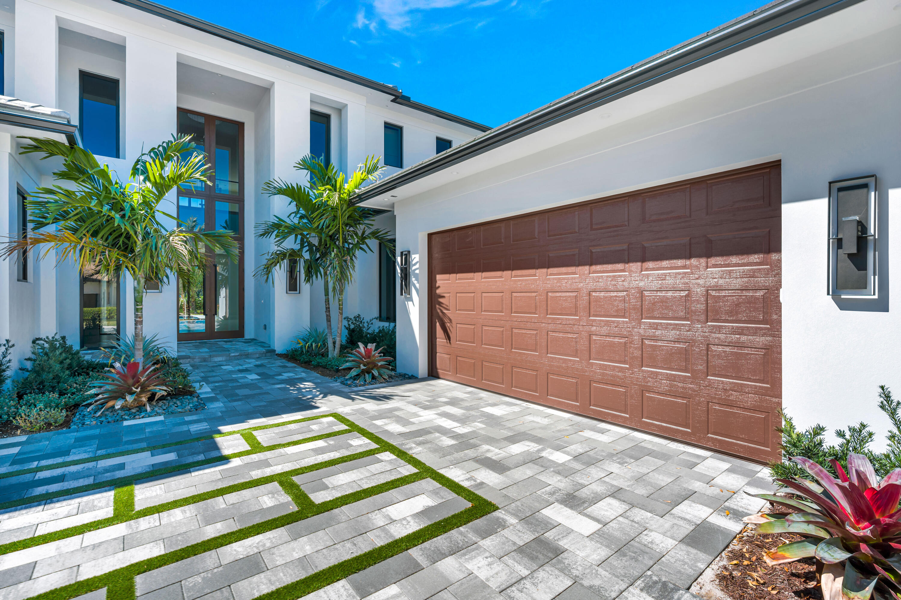 112 Regatta Dr