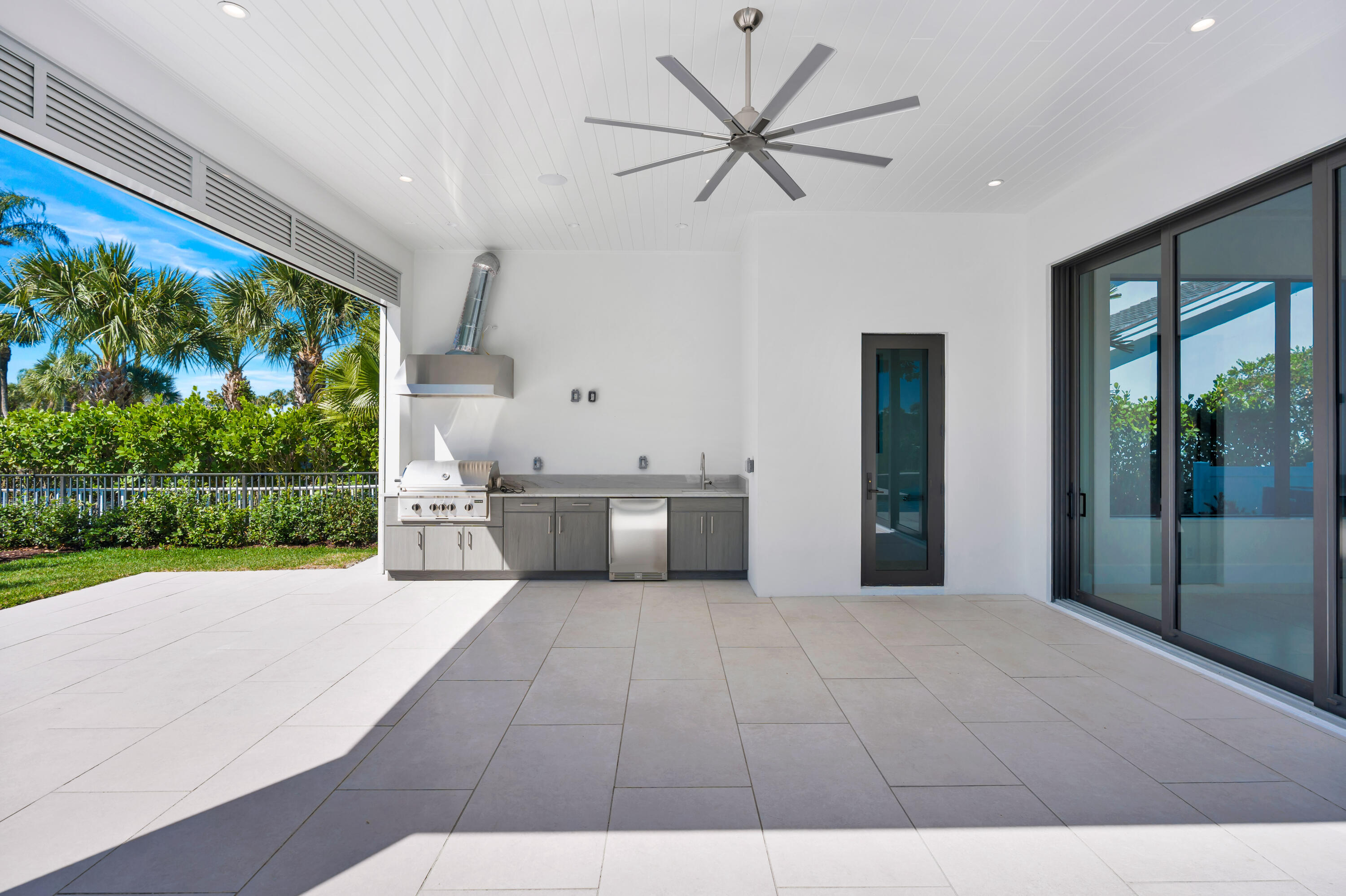 112 Regatta Dr