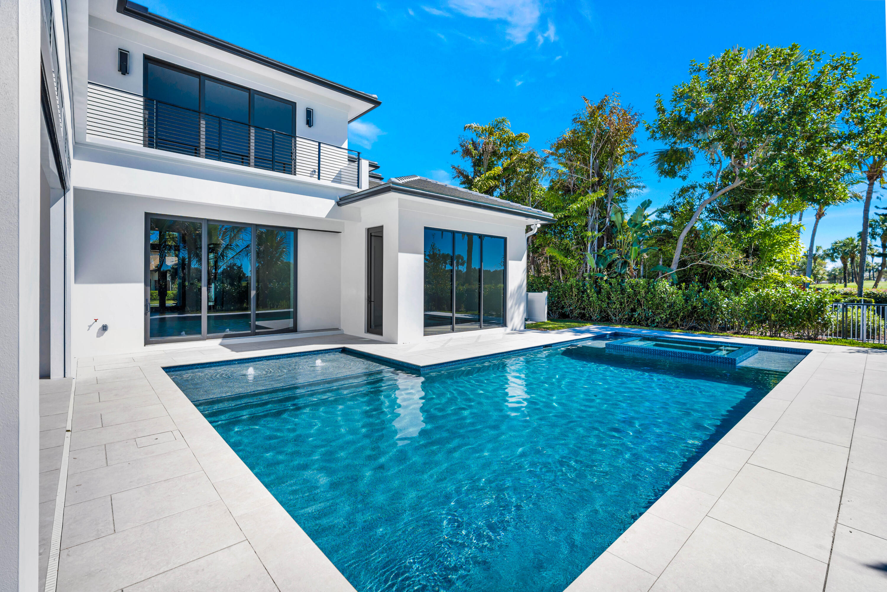 112 Regatta Dr