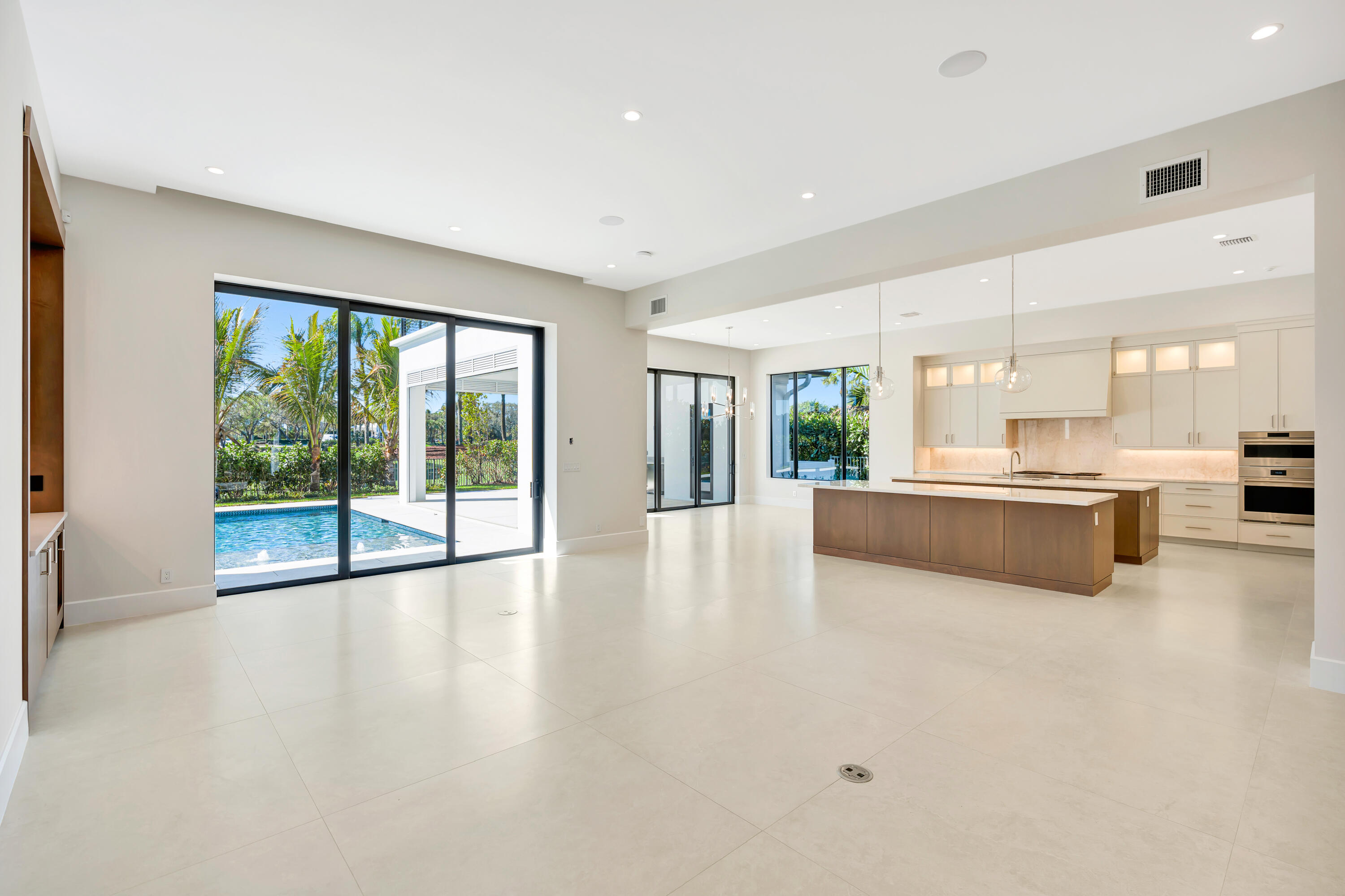 112 Regatta Dr