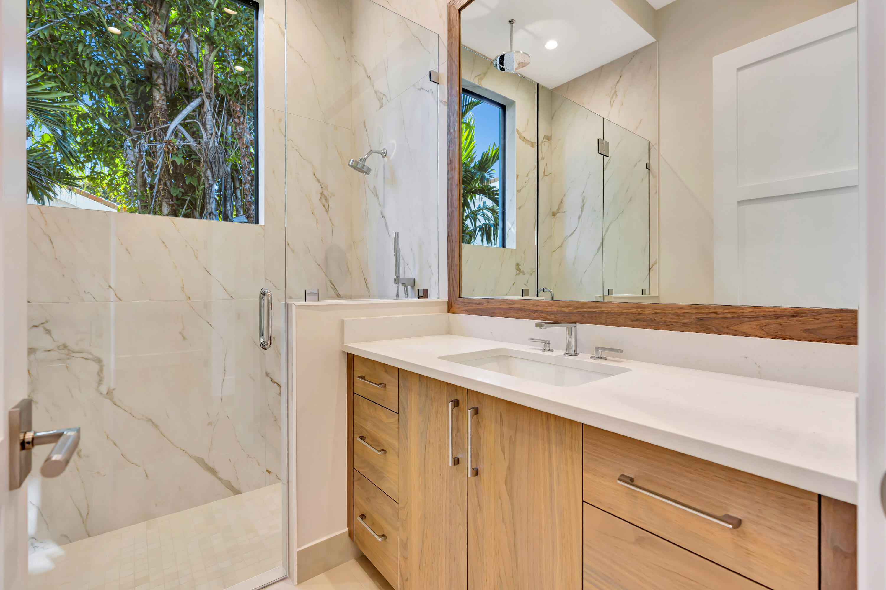 112 Regatta Dr