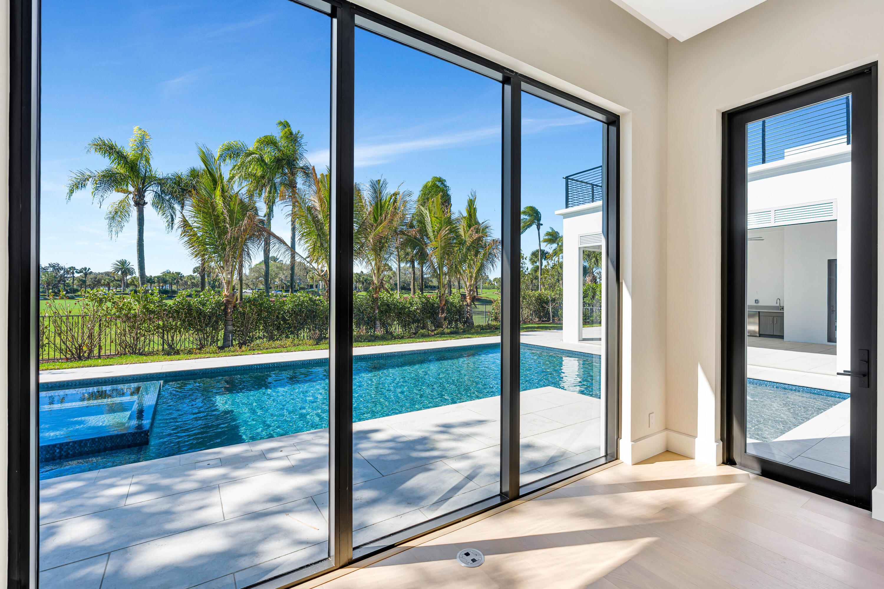 112 Regatta Dr