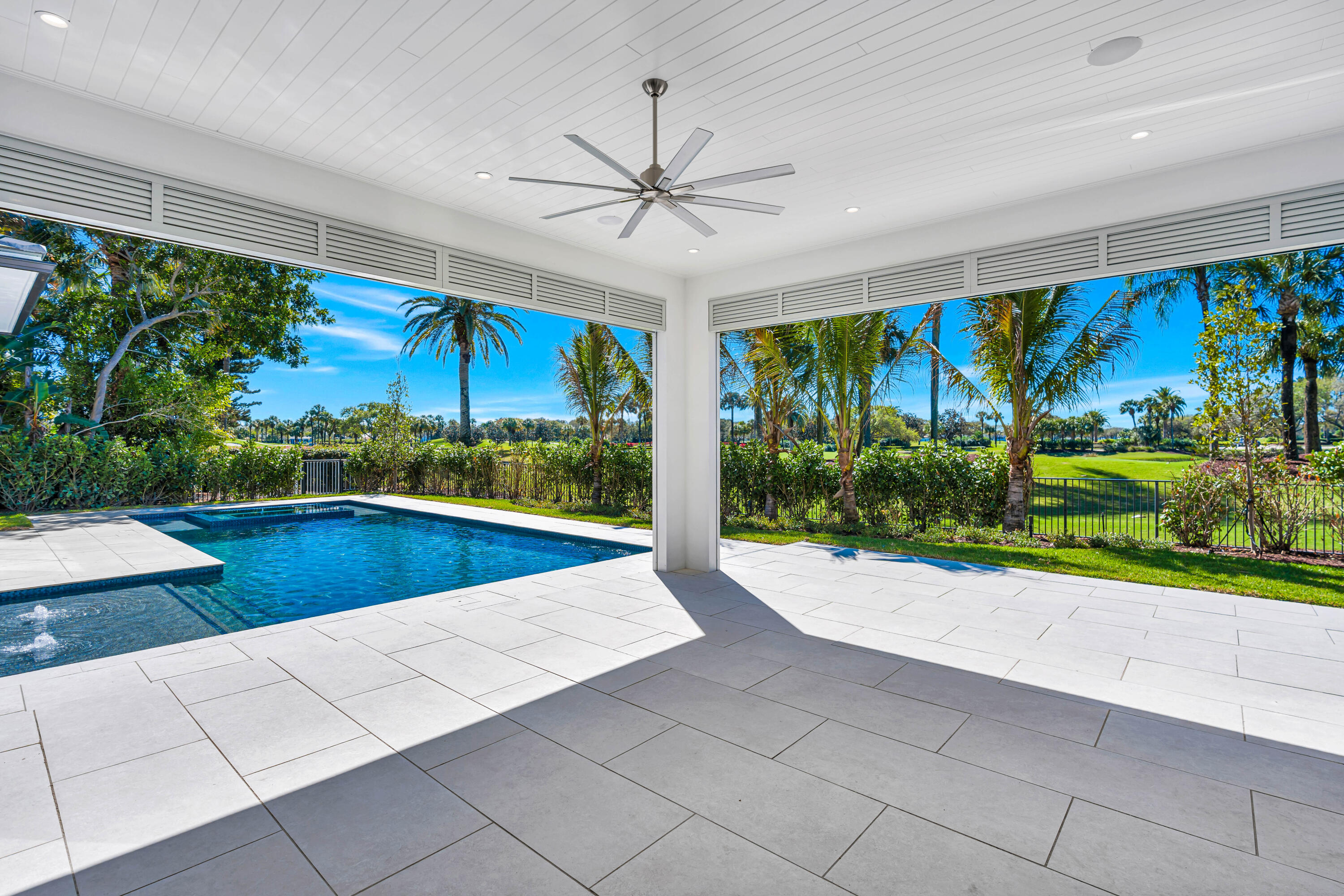 112 Regatta Dr