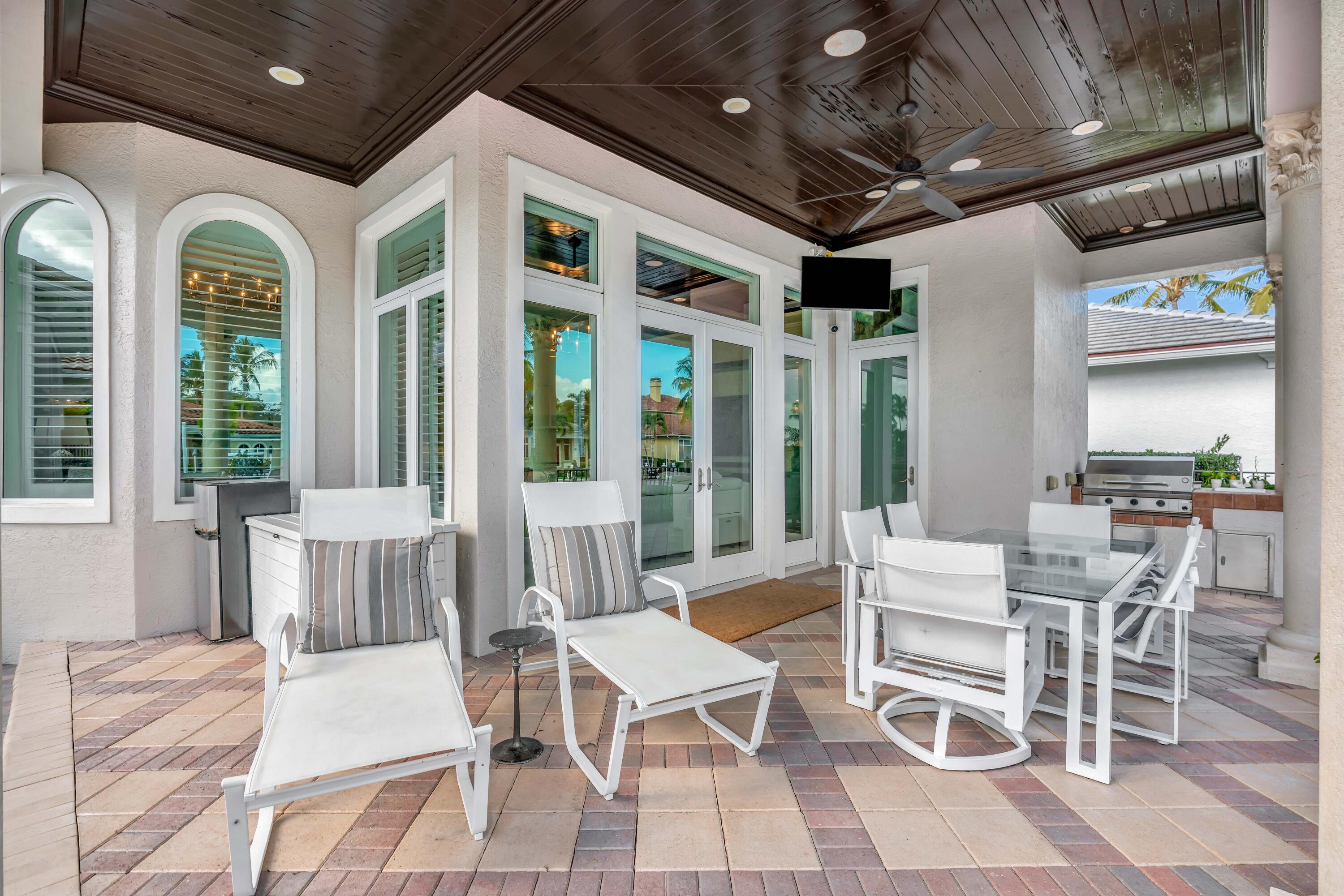 736 Harbour Isle Way