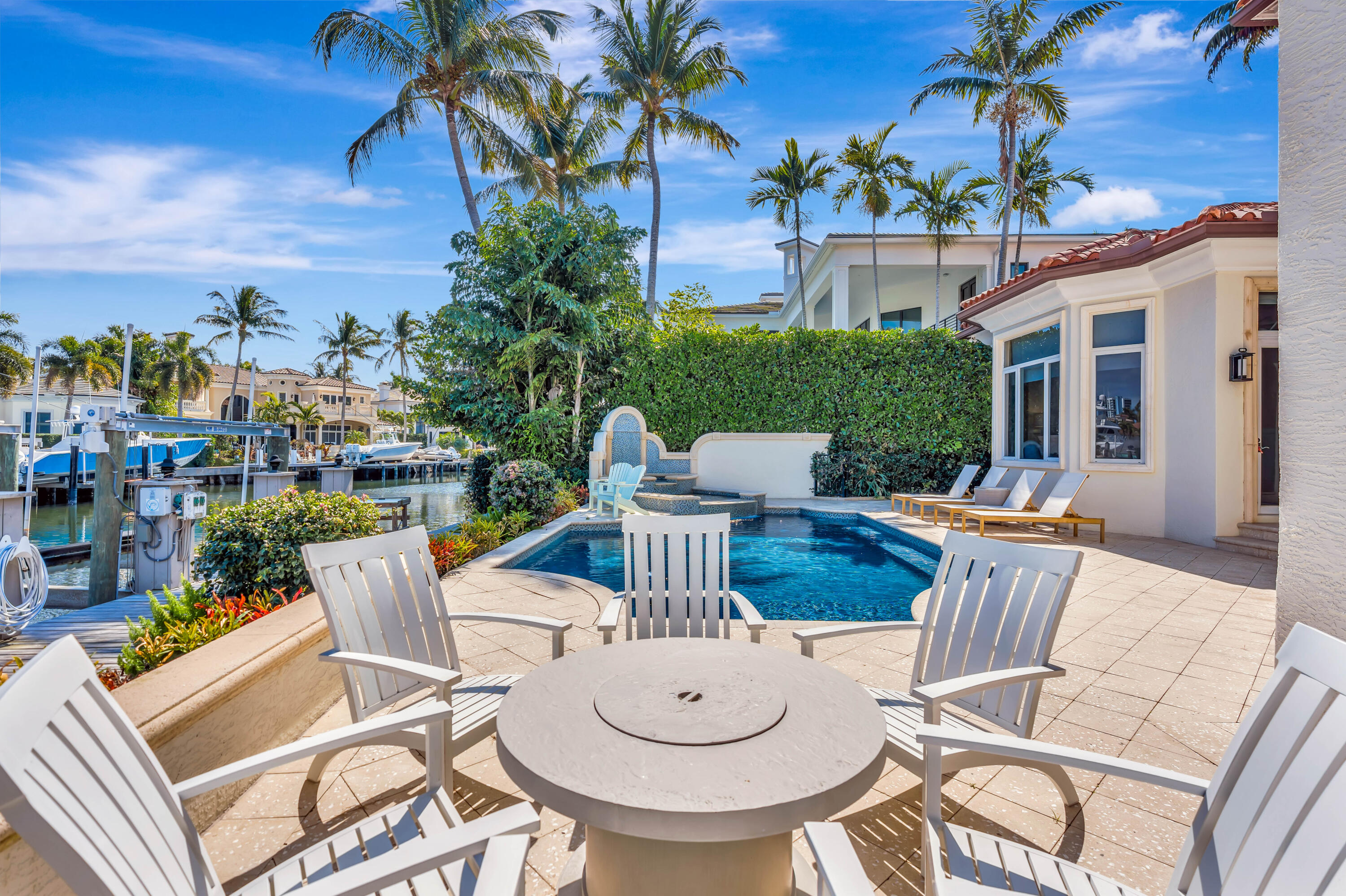 804 Harbour Isles Pl