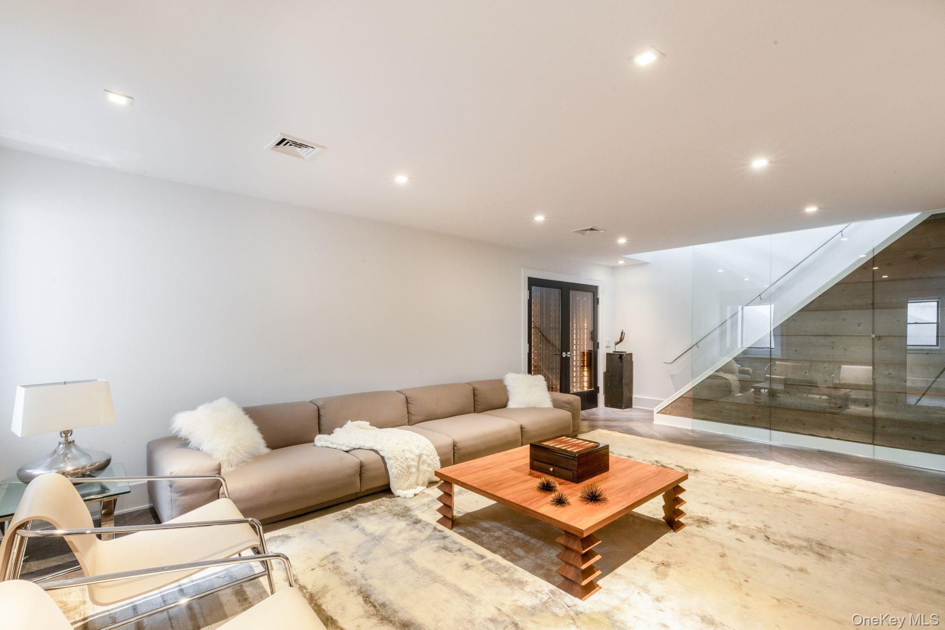 142 Six Pole Highway