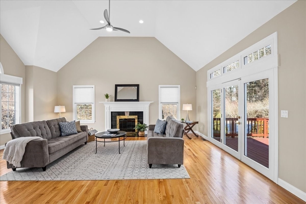 10 Eastbrook Farm Ln