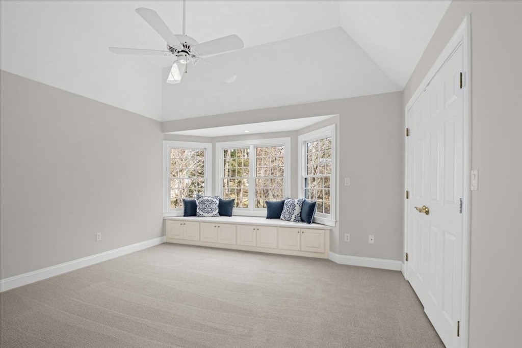 10 Eastbrook Farm Ln