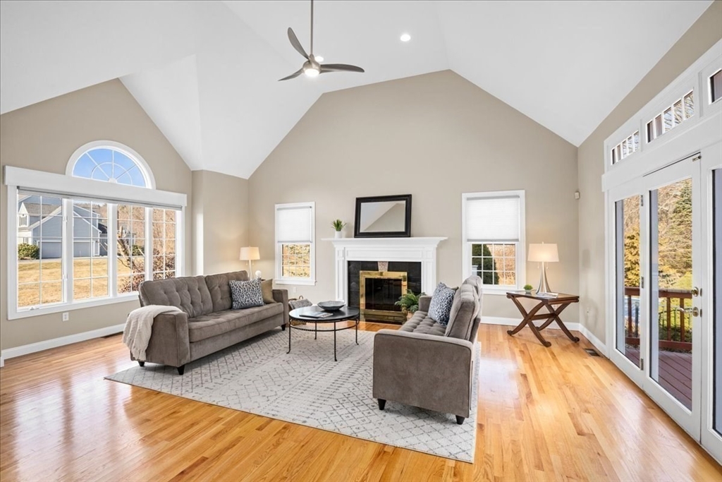 10 Eastbrook Farm Ln