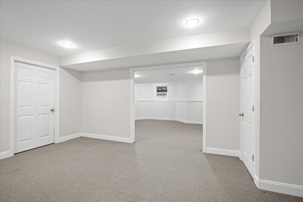 10 Eastbrook Farm Ln