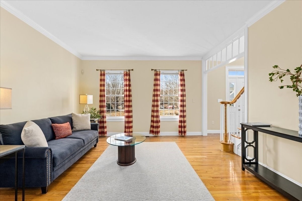 10 Eastbrook Farm Ln