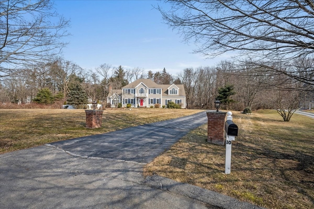 10 Eastbrook Farm Ln