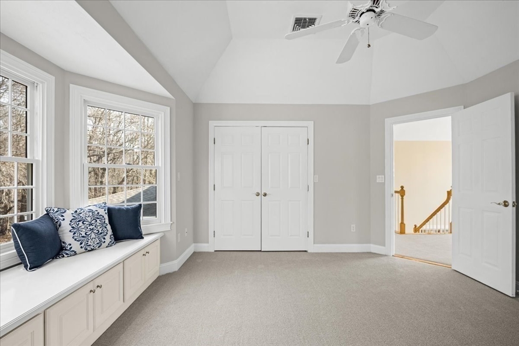 10 Eastbrook Farm Ln