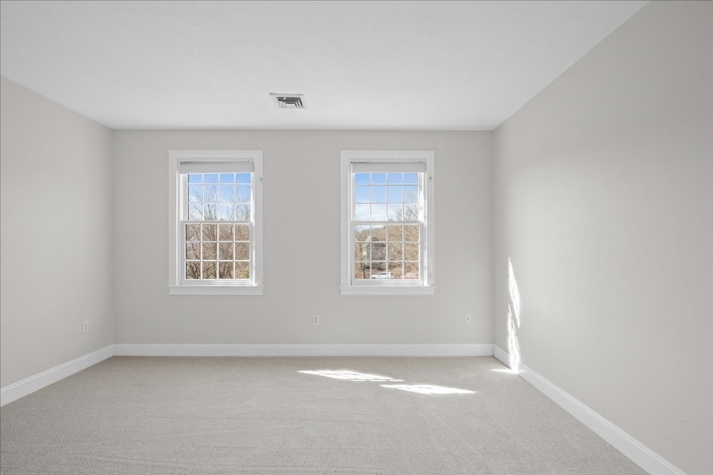 10 Eastbrook Farm Ln