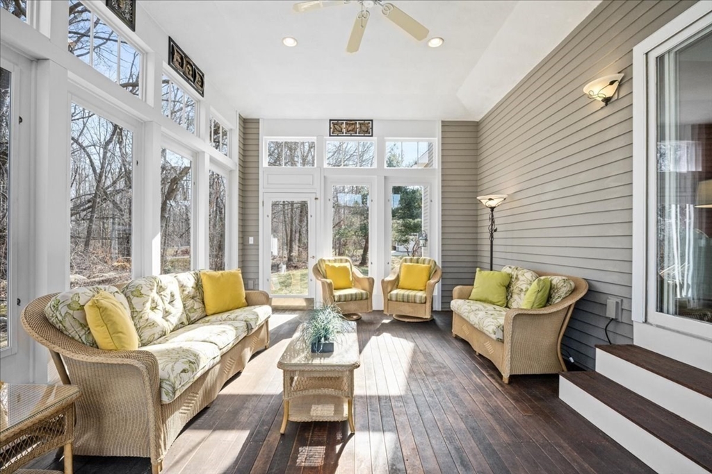 10 Eastbrook Farm Ln