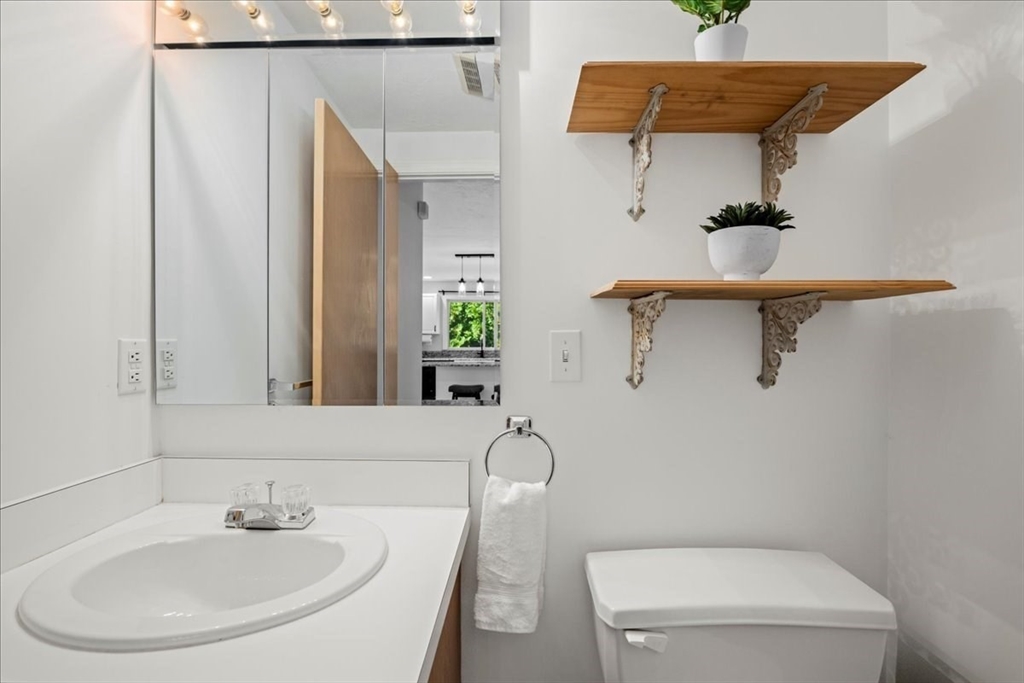 343 Captain Eames Cir # 38C