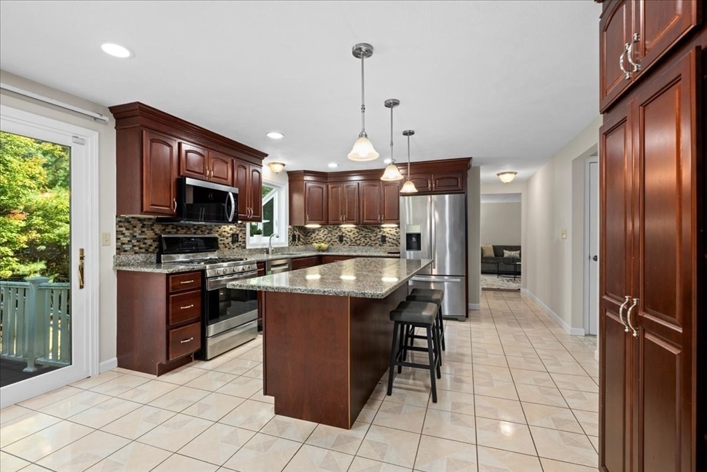 27 Sylvan Lane, Boylston