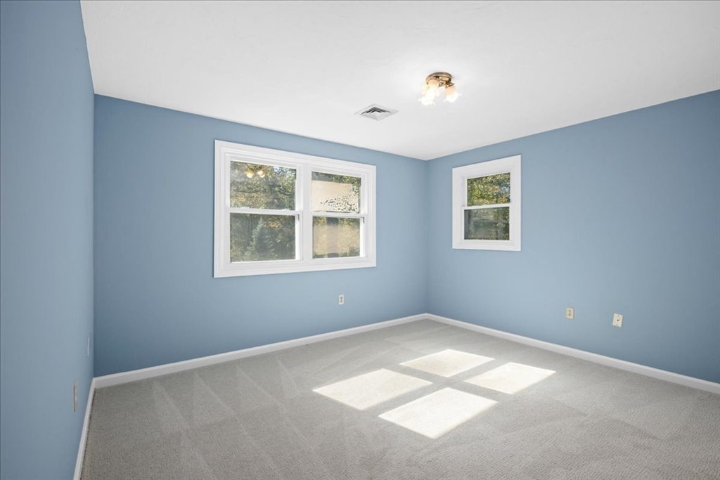 27 Sylvan Lane, Boylston