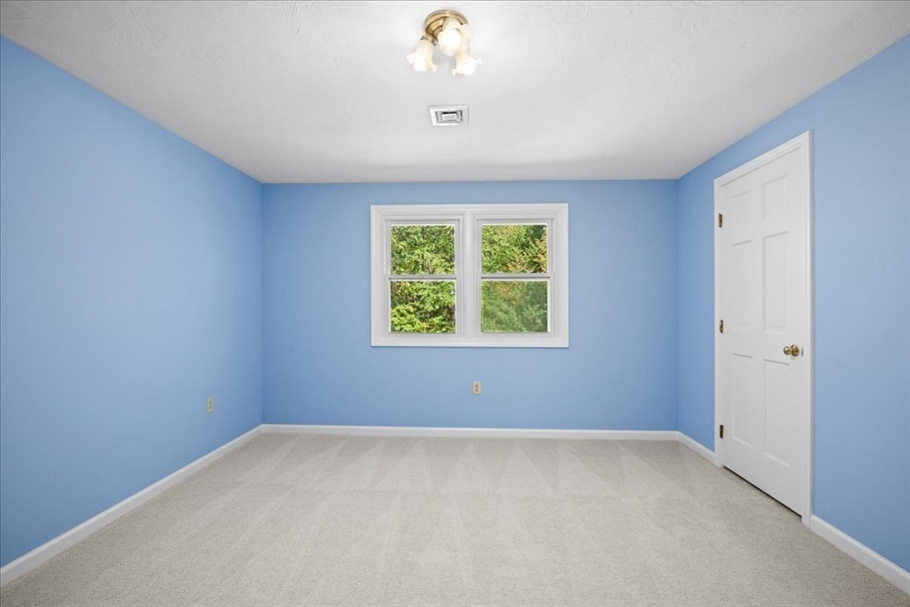 27 Sylvan Lane, Boylston