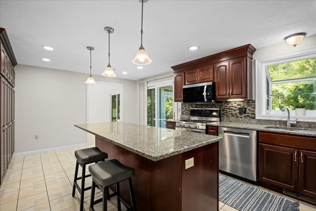 27 Sylvan Lane, Boylston