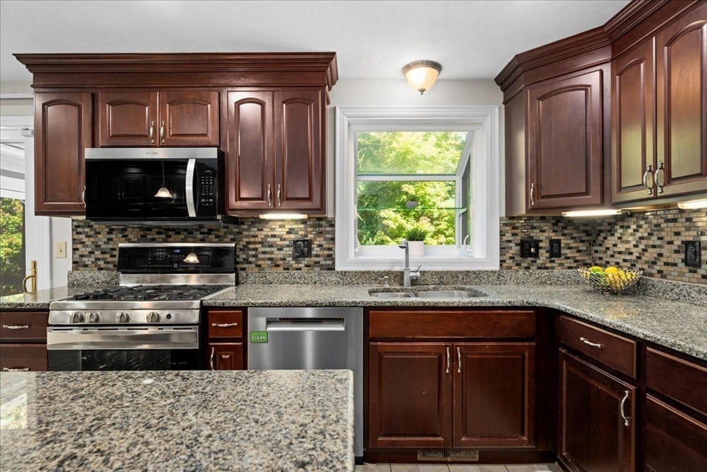 27 Sylvan Lane, Boylston