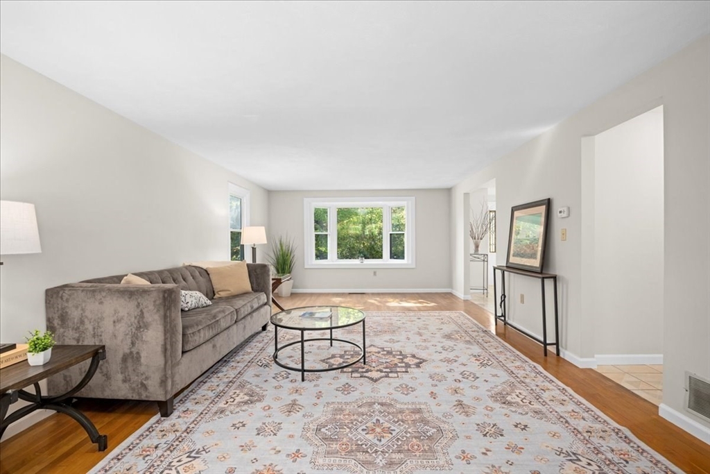 27 Sylvan Lane, Boylston