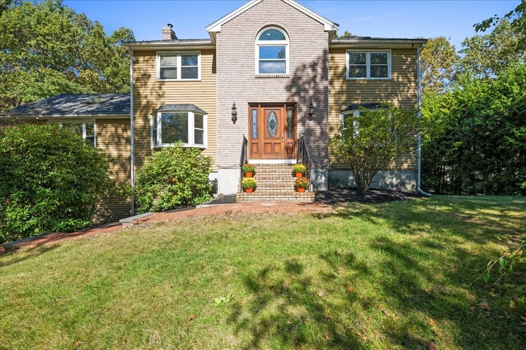 27 Sylvan Lane, Boylston
