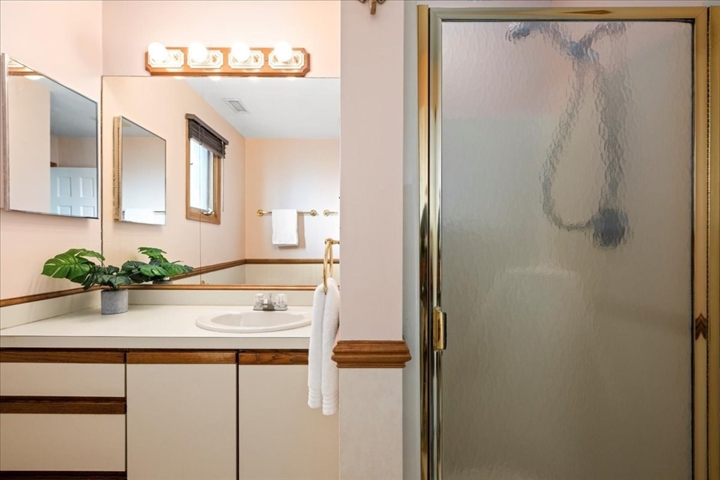 9 John Matthews Rd, Southborough