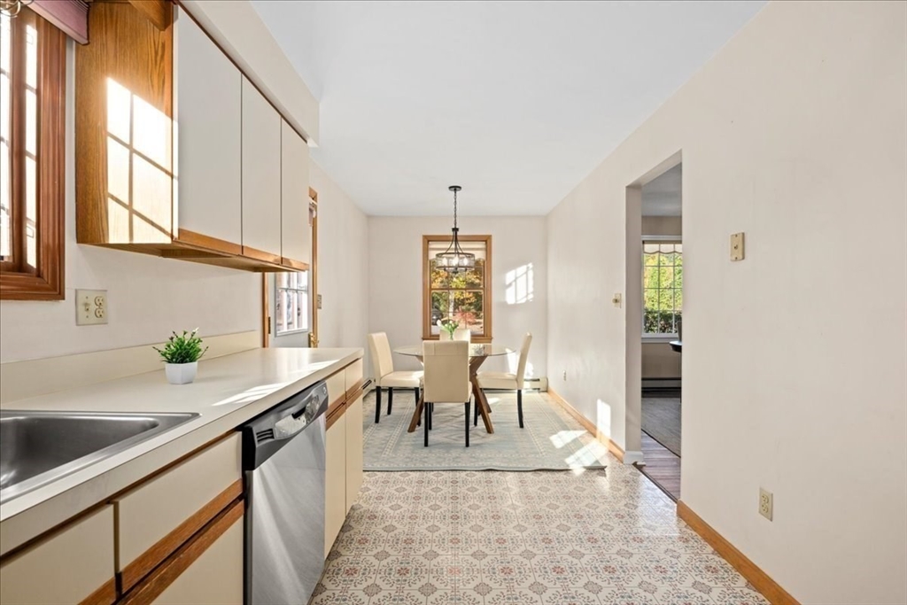 9 John Matthews Rd, Southborough