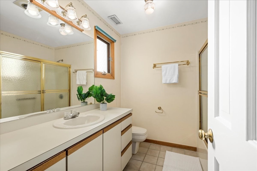 9 John Matthews Rd, Southborough