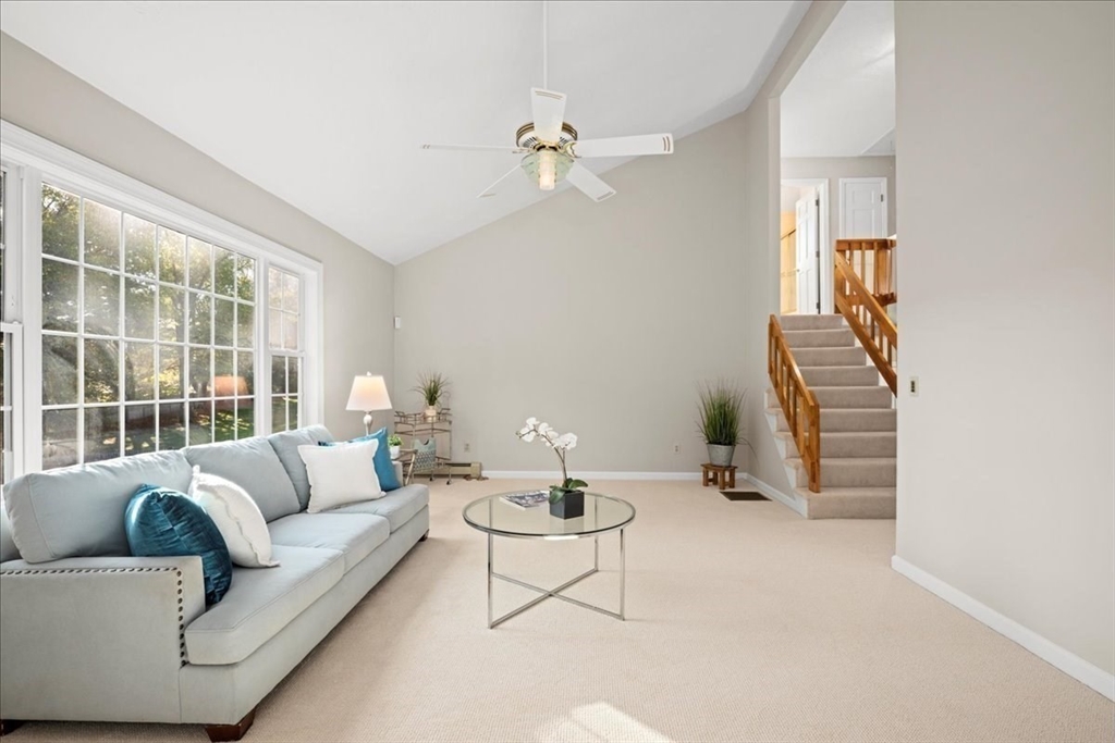 9 John Matthews Rd, Southborough