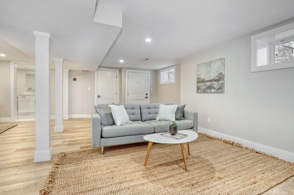 114-116 West Wyoming Ave # 1