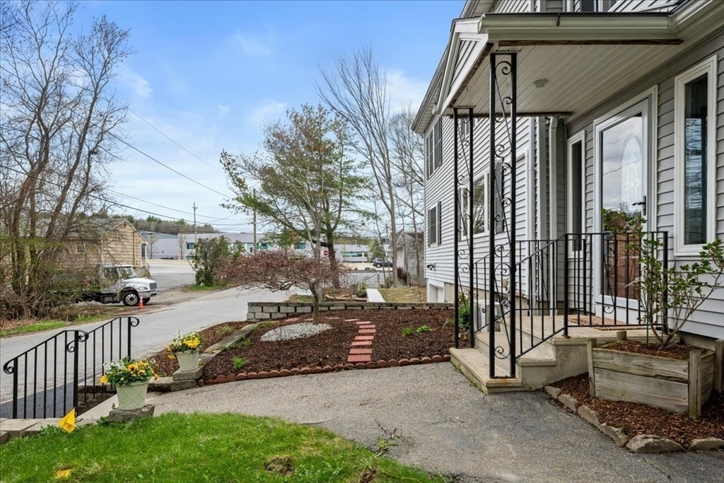 6 Brook Lane