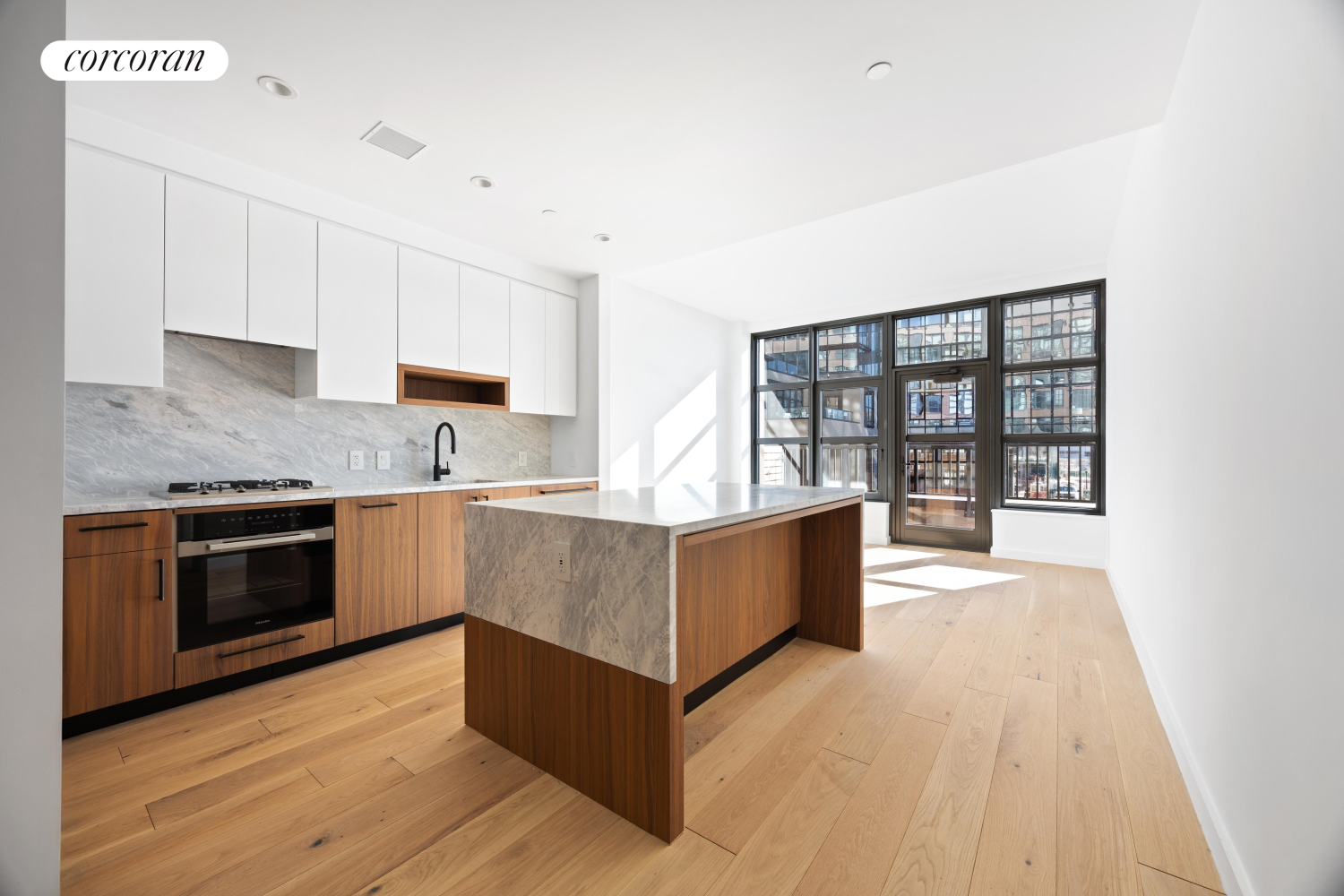 29 HURON Street 2FW