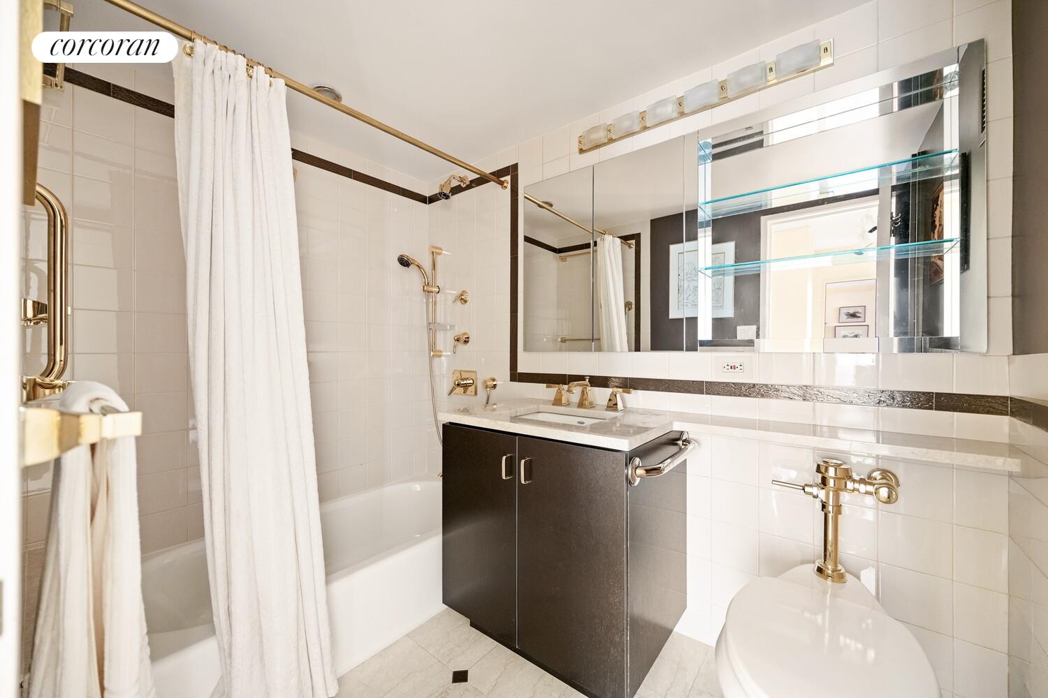 70 E 10TH Street 20C