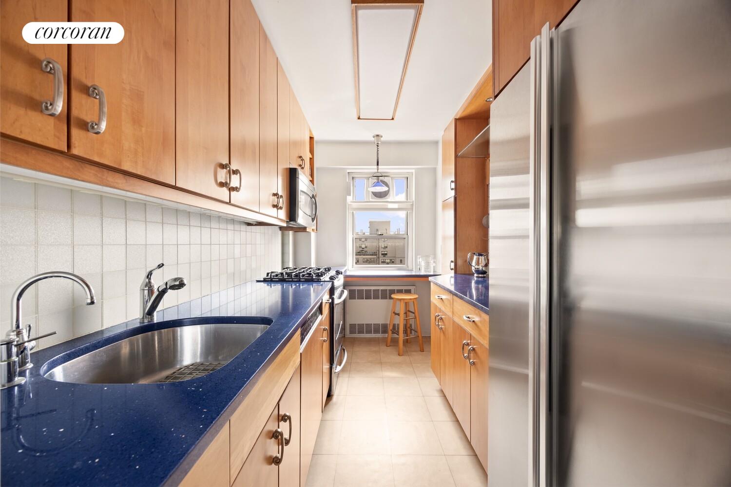 70 E 10TH Street 20C