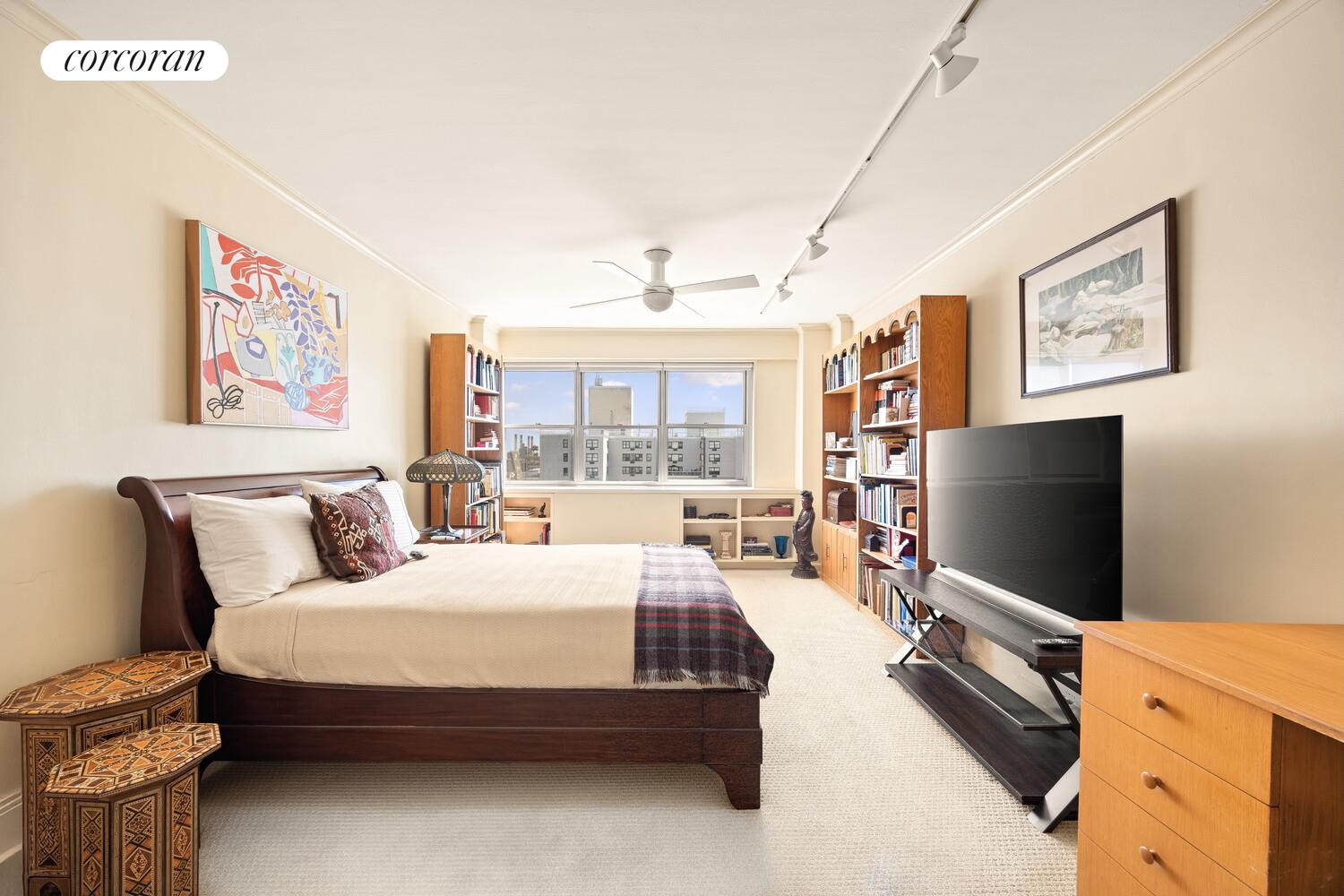 70 E 10TH Street 20C