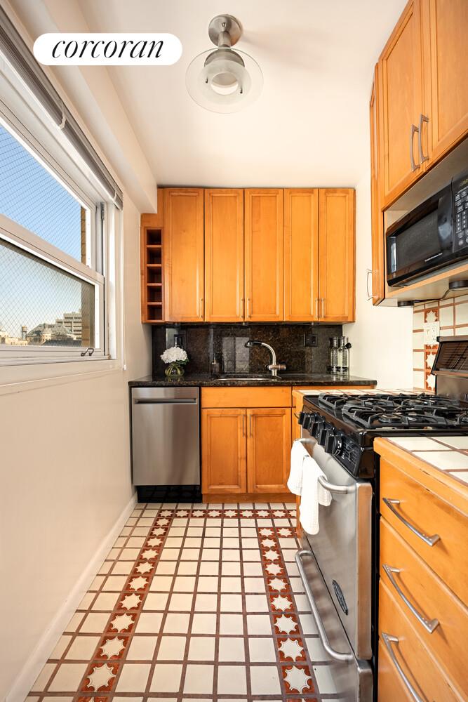 142 E 16TH Street 11B