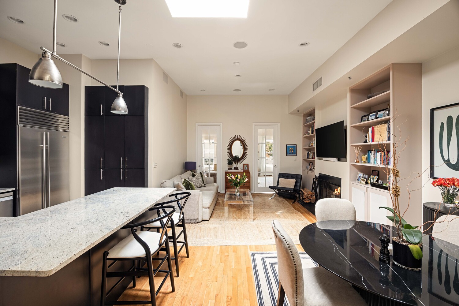 240 E HOUSTON Street PHD