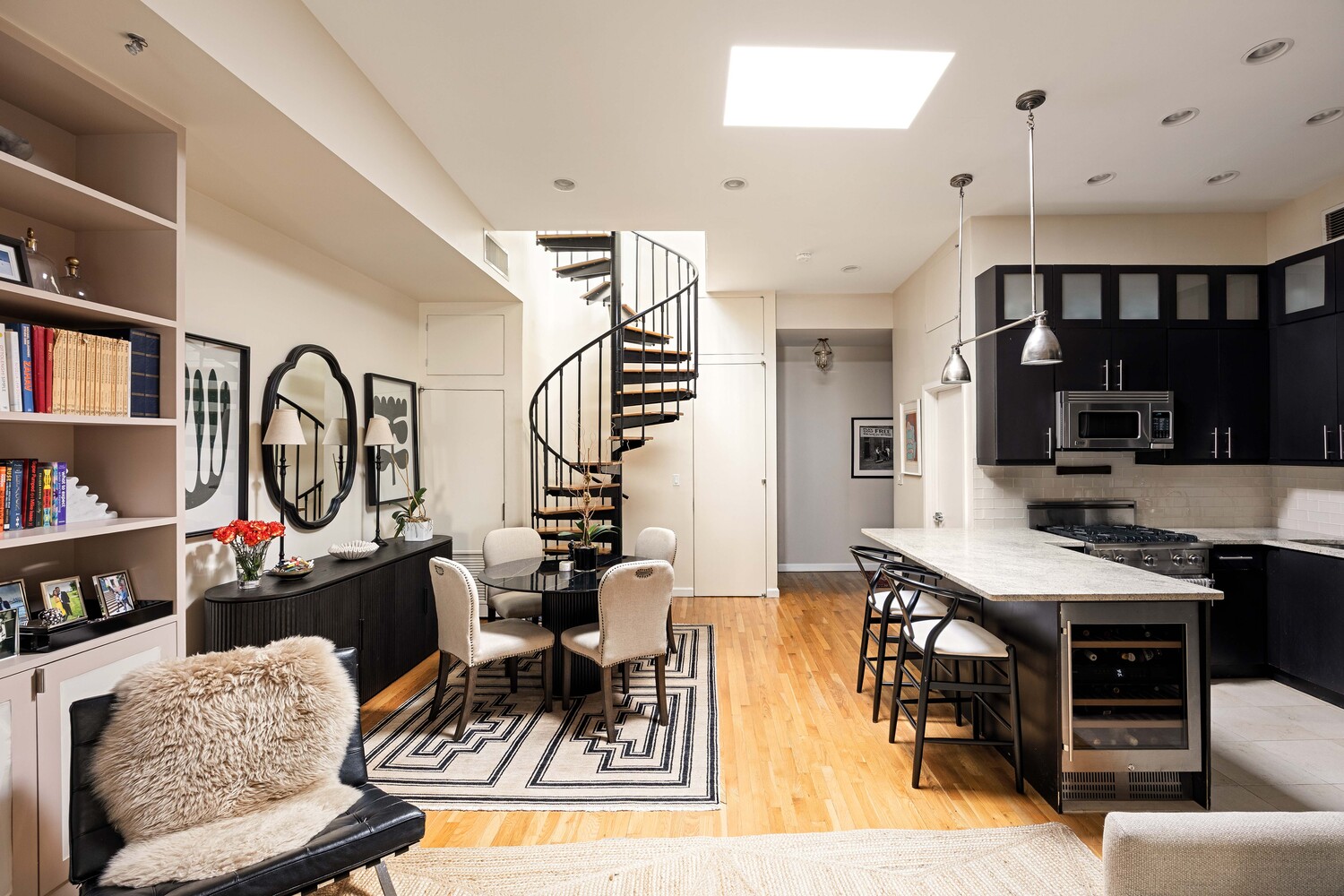 240 E HOUSTON Street PHD