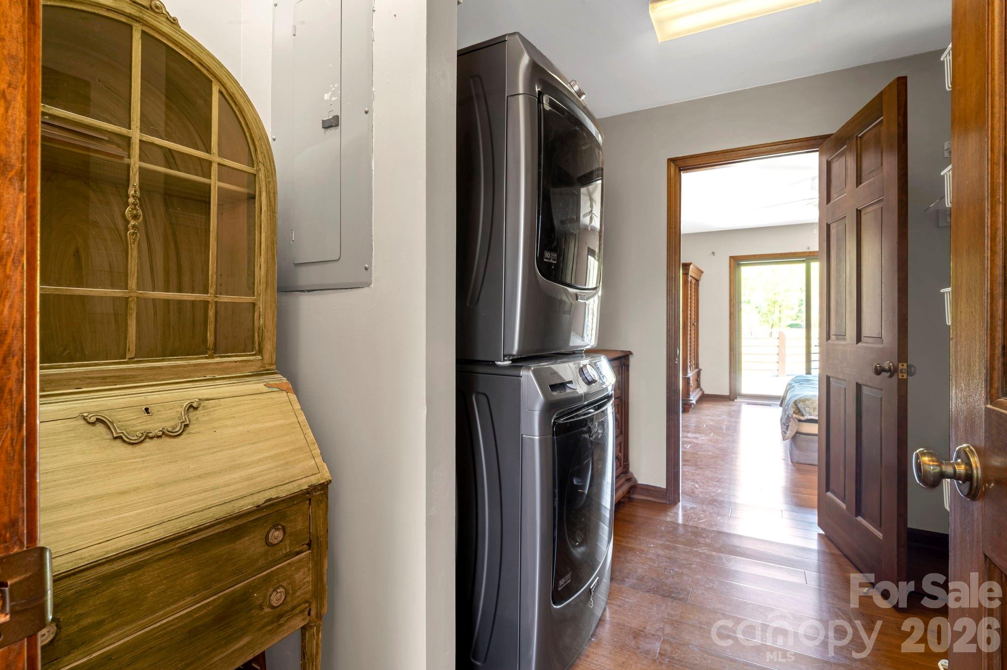 3104 Cove Loop Road